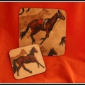 Podkładki-konie.Wymiary:duża 15x15,mała 9,5x9,5cm