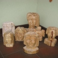 drewniane rzeźby - twarze - wysokość 20-25 cm