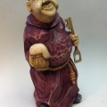 Figurka Mnich z piwem i kluczem w dłoni